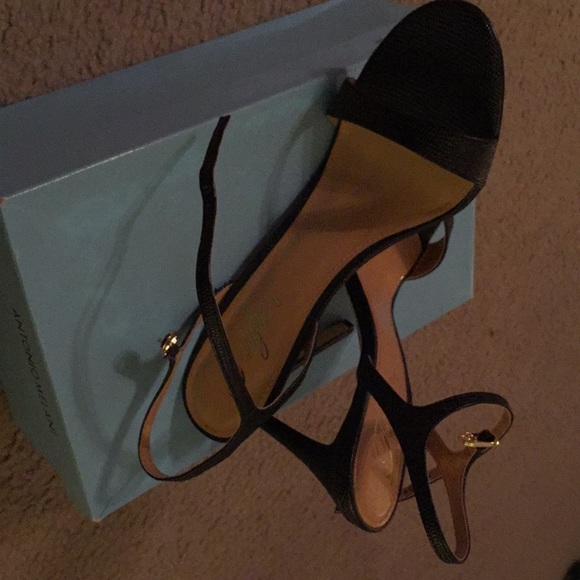 Shoes - Picture 4 of 4